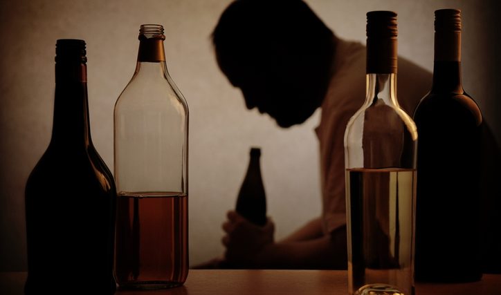 Combler l'écart entre les médicaments pour le traitement des troubles liés à la consommation d'alcool (TCA)